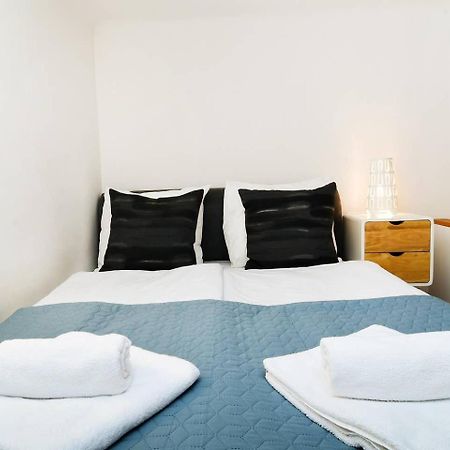 Central & Colorful Studio With Air Conditioning Budapest Exterior photo