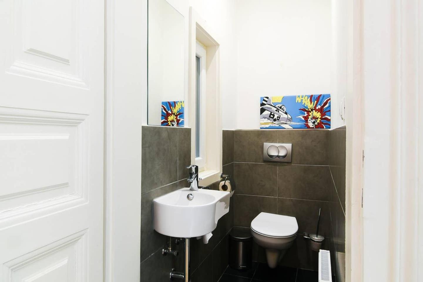 Central & Colorful Studio With Air Conditioning Budapest Exterior photo