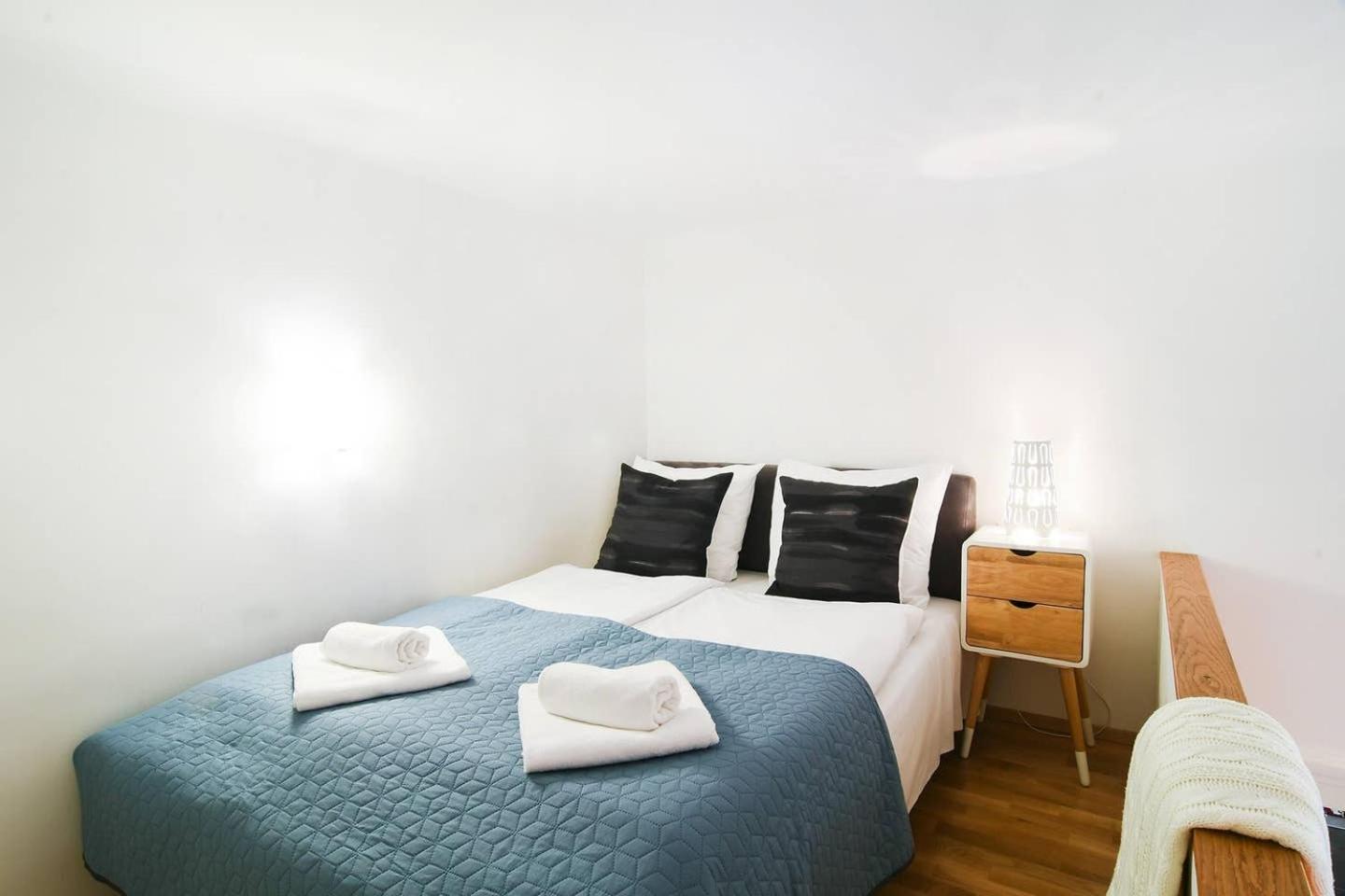 Central & Colorful Studio With Air Conditioning Budapest Exterior photo